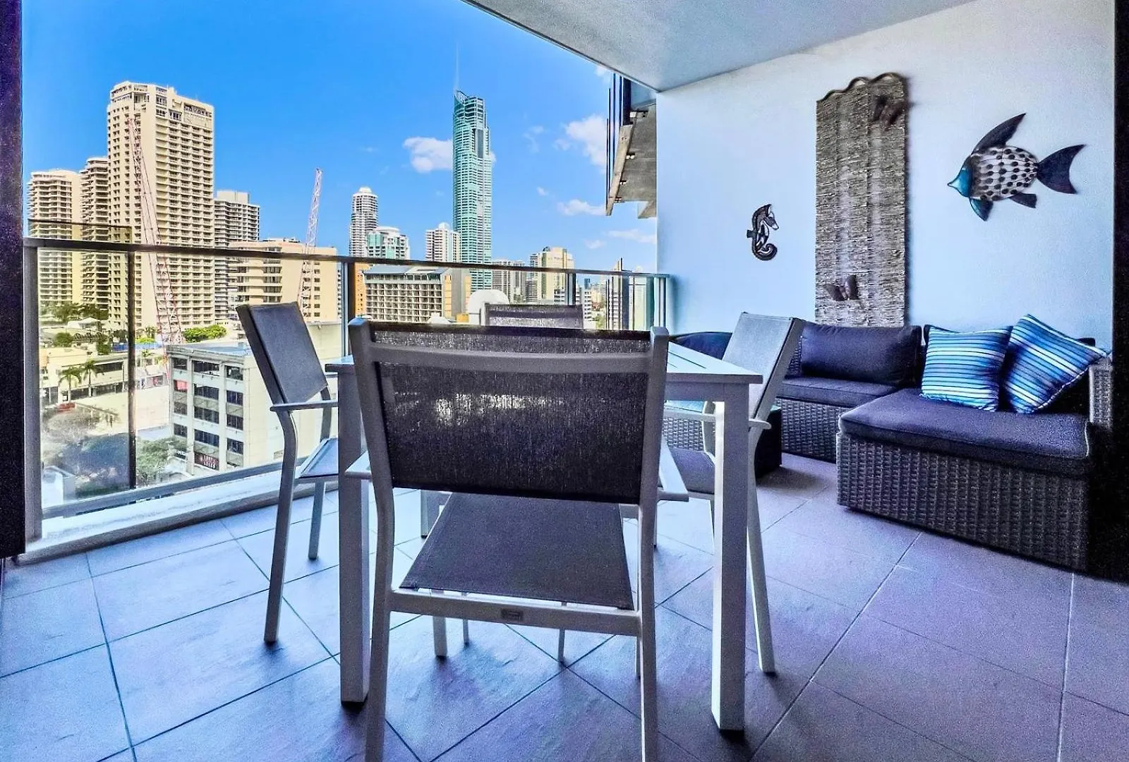 Circle On Cavill Escape Daire Gold Coast