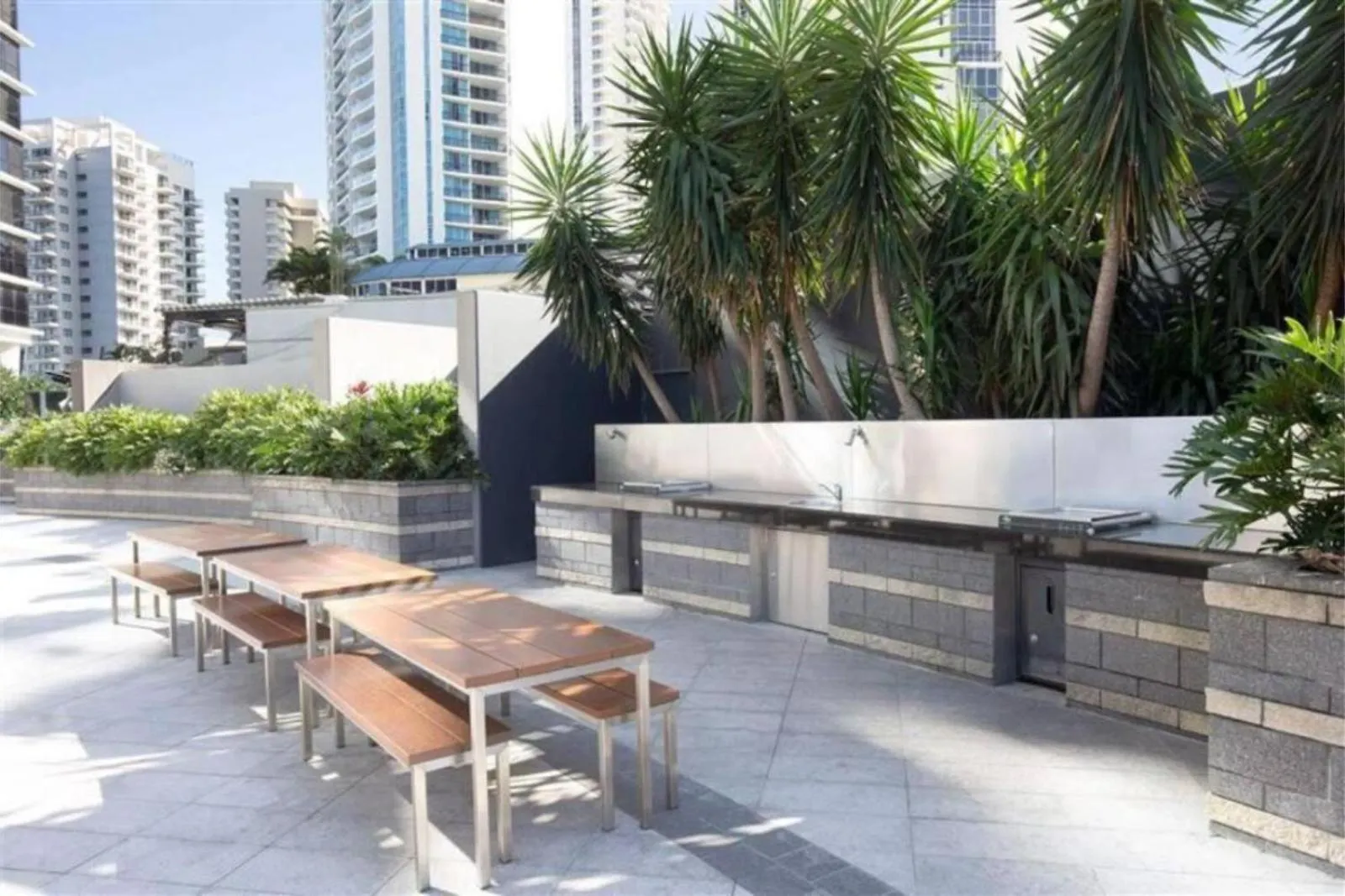Circle On Cavill Escape Daire Gold Coast